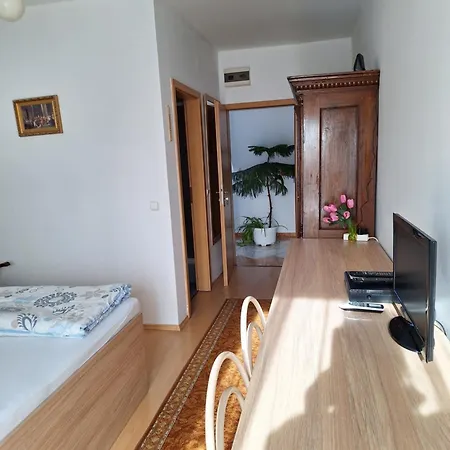 Ovari Pensión 3*