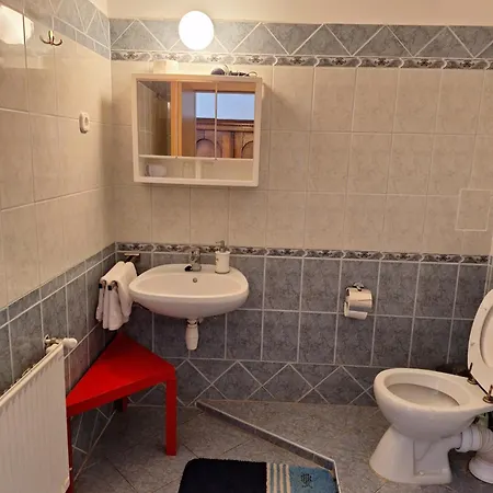 Pensión Ovari Bük