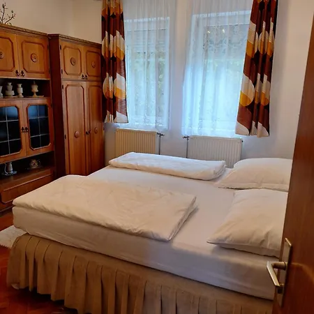 Ovari Pensión Bük