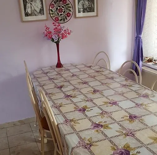 Ovari בית הארחה